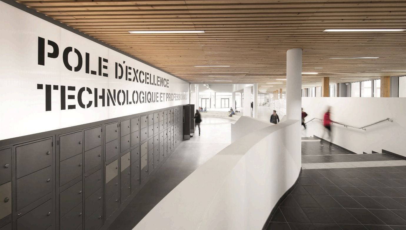 bibliothek-stuttgart-innen-erdgeschoss.png